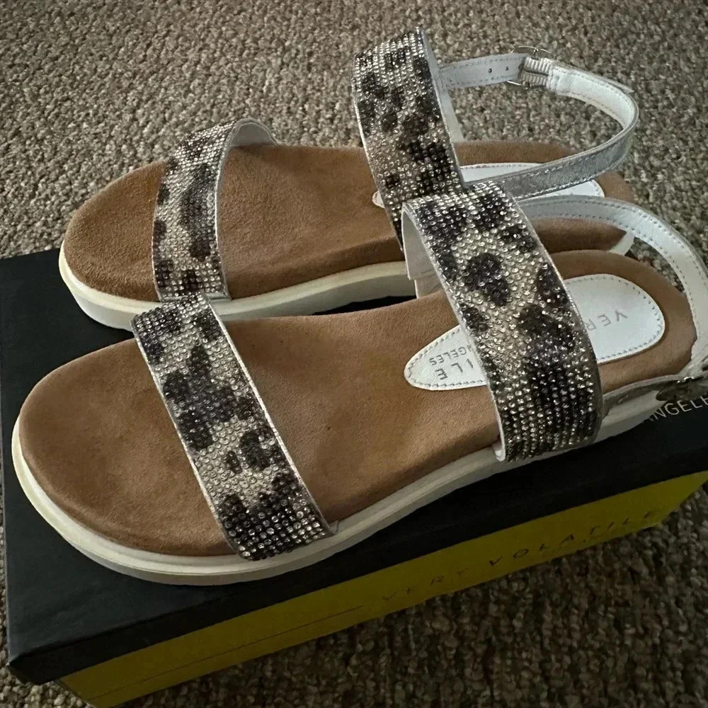 Very Volatile women’s bedazzled flat sandals Sz 6 nwt